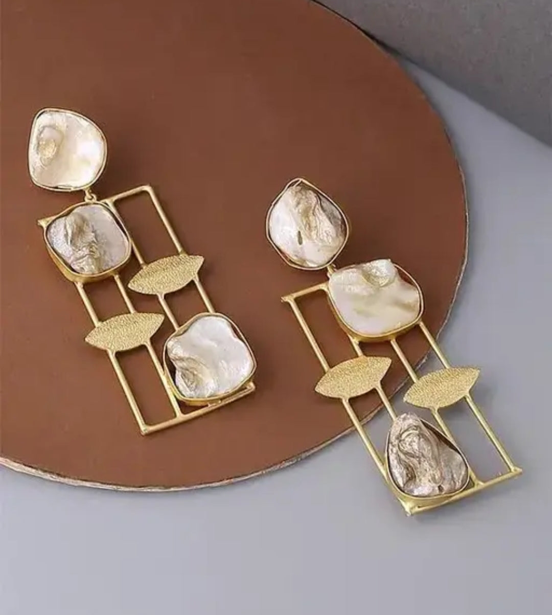 PAL STONE HANGING EARRING