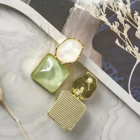 DANGLE EARRING