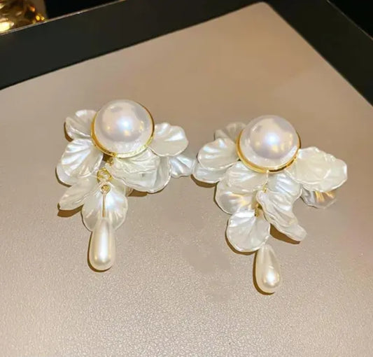 PEARL LEAF DROP EARRING