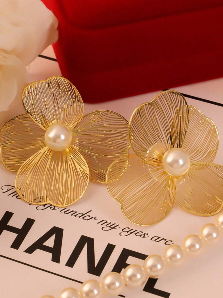 GOLD WIRE FLOWER HEAVY EARRING