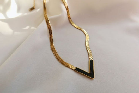 V SHAPE BLACK ENAMEL PENDANT NECKLACE