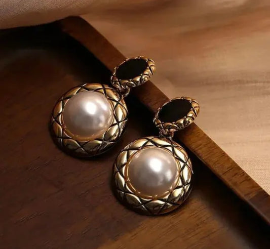 BLACK GOLD DROP EARRING