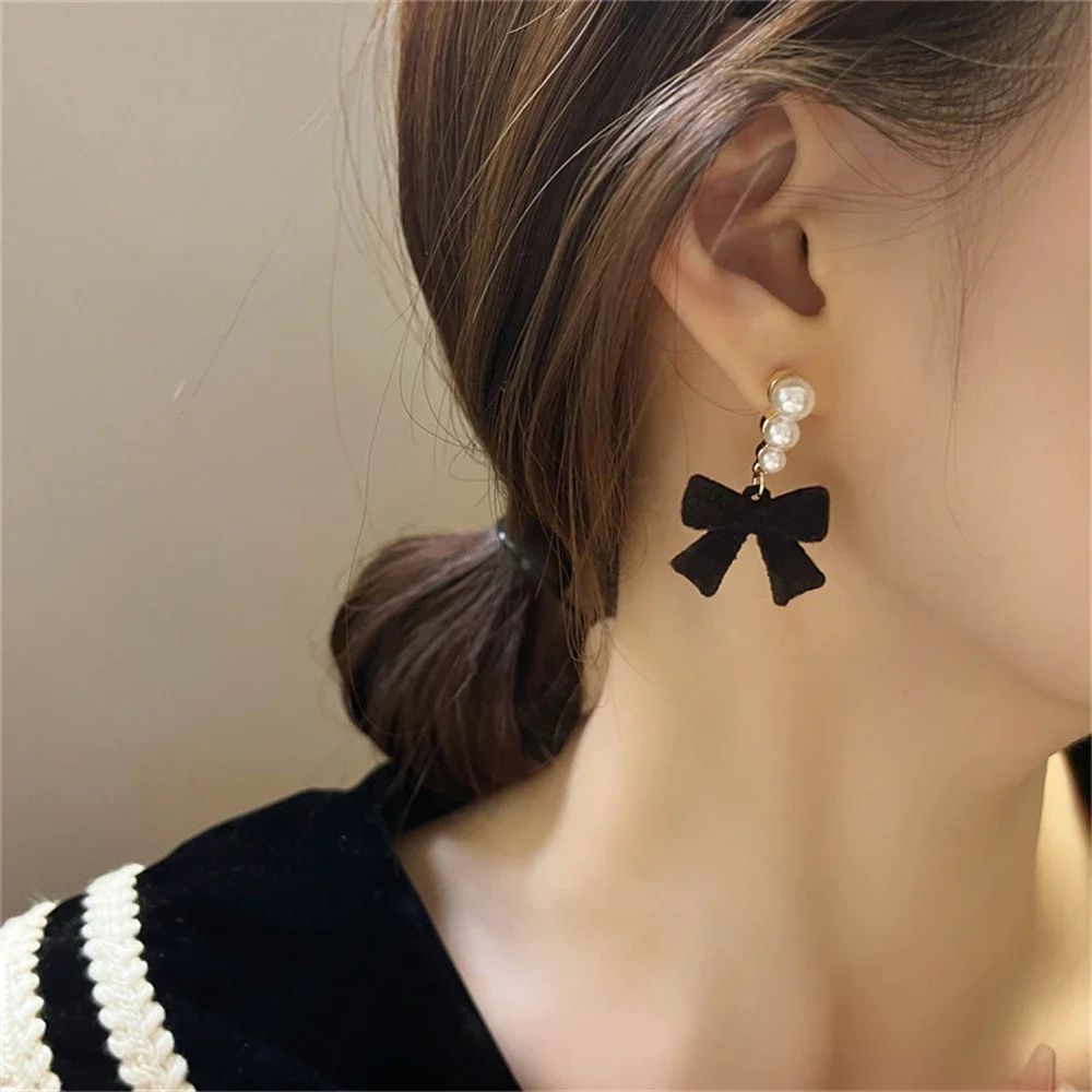 CHRISTMAS BOW EARRING