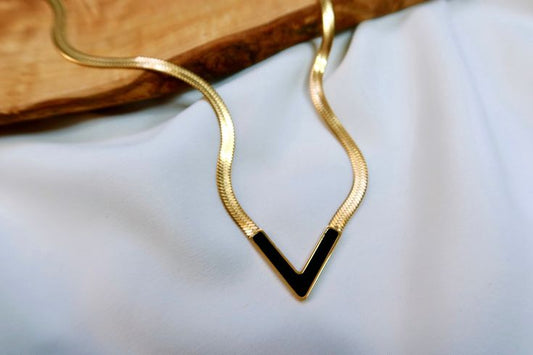 V SHAPE BLACK ENAMEL PENDANT NECKLACE