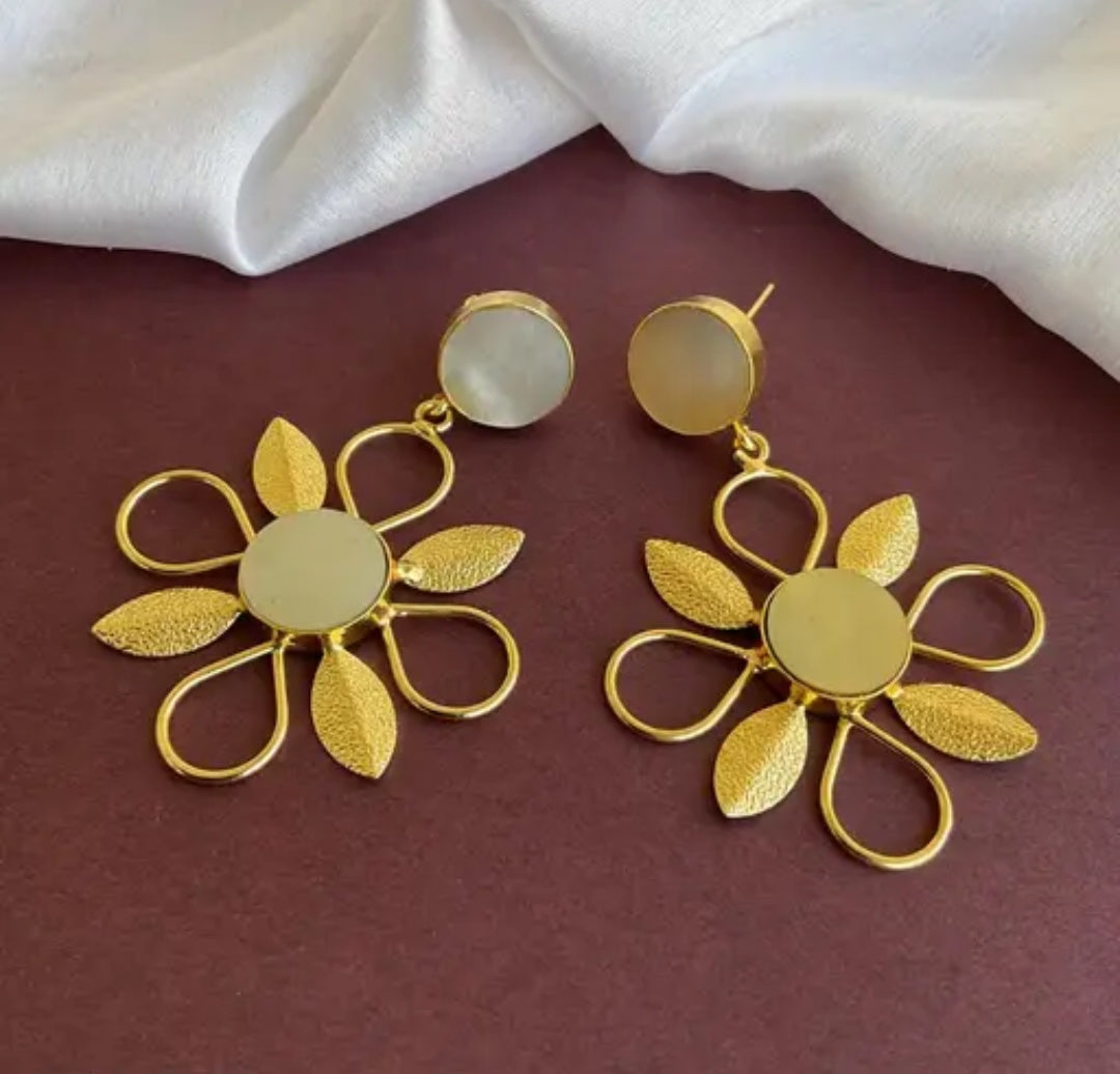 PEARL GOLD PLATED DANGLERS