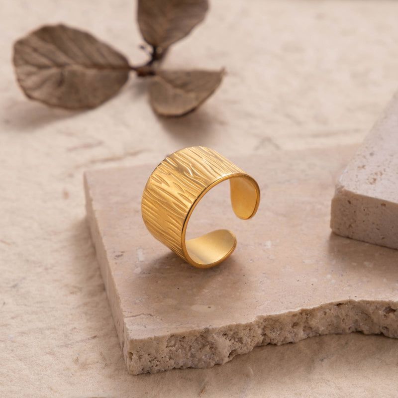 ADJUSTABLE TEXTURED GOLD PLATED OPEN RING