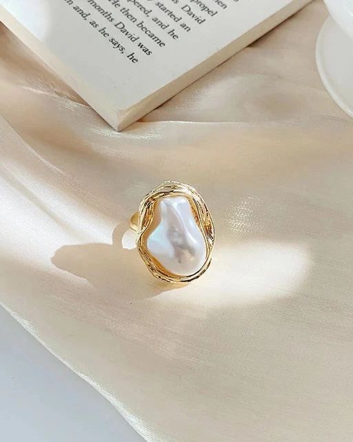 Adi ring with a large pearl