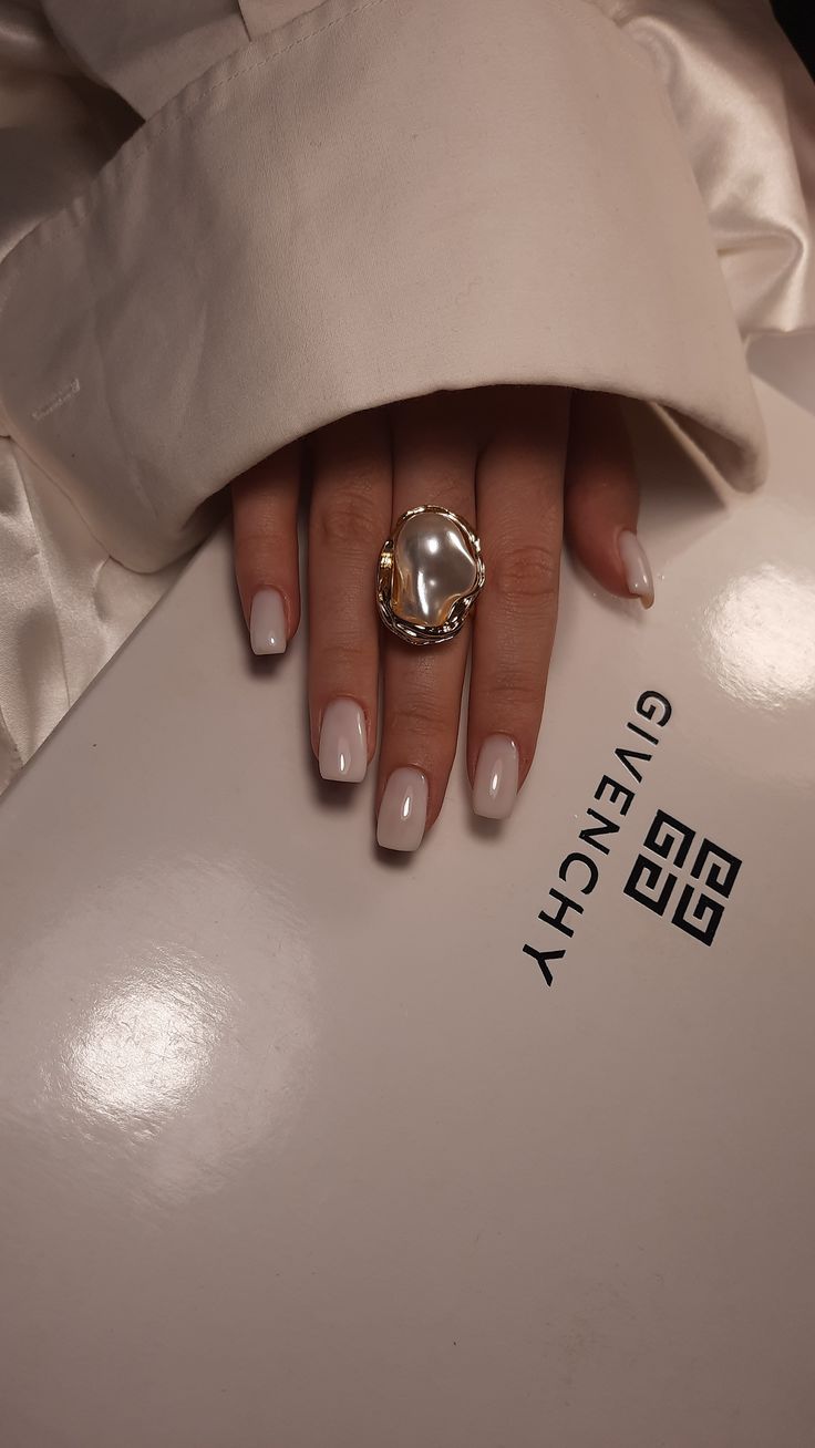 Adi ring with a large pearl