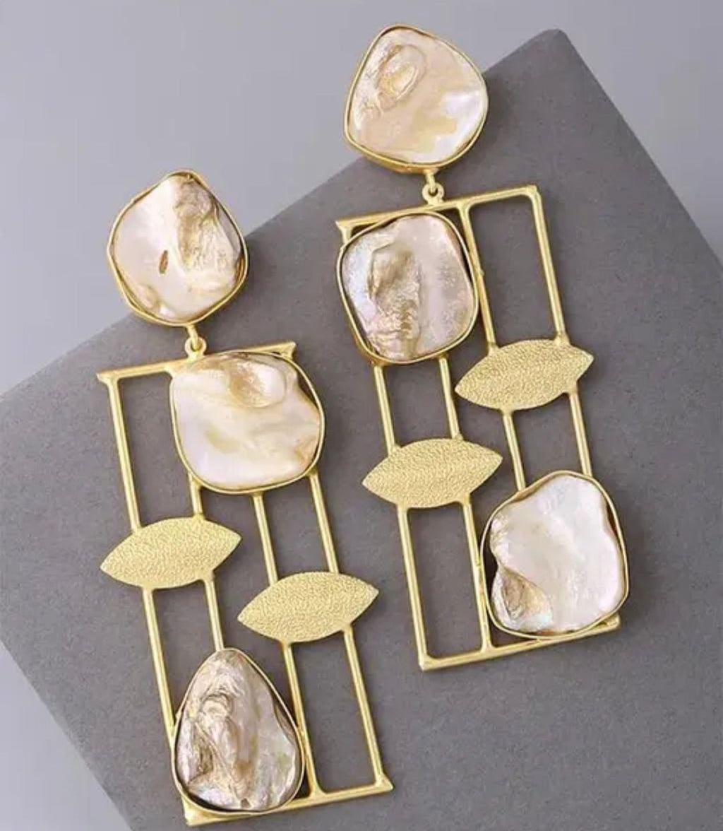 PAL STONE HANGING EARRING