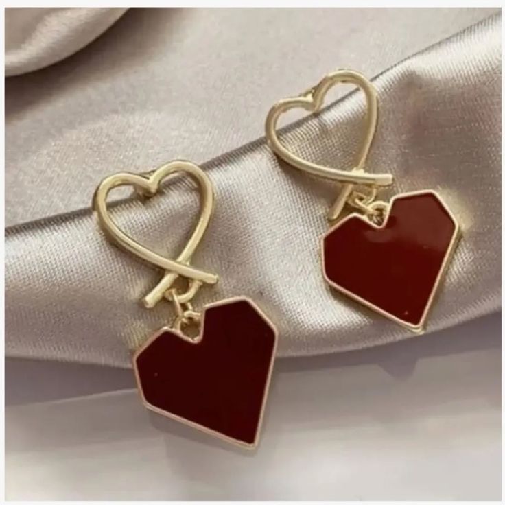 DOUBLE HEART EARRING