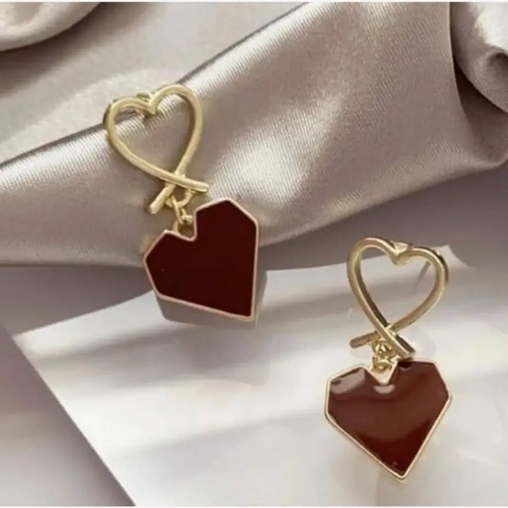 DOUBLE HEART EARRING