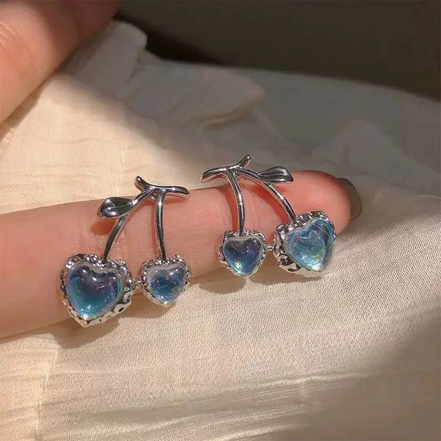 VINTAGE BLUE MOONSTONE EARRING