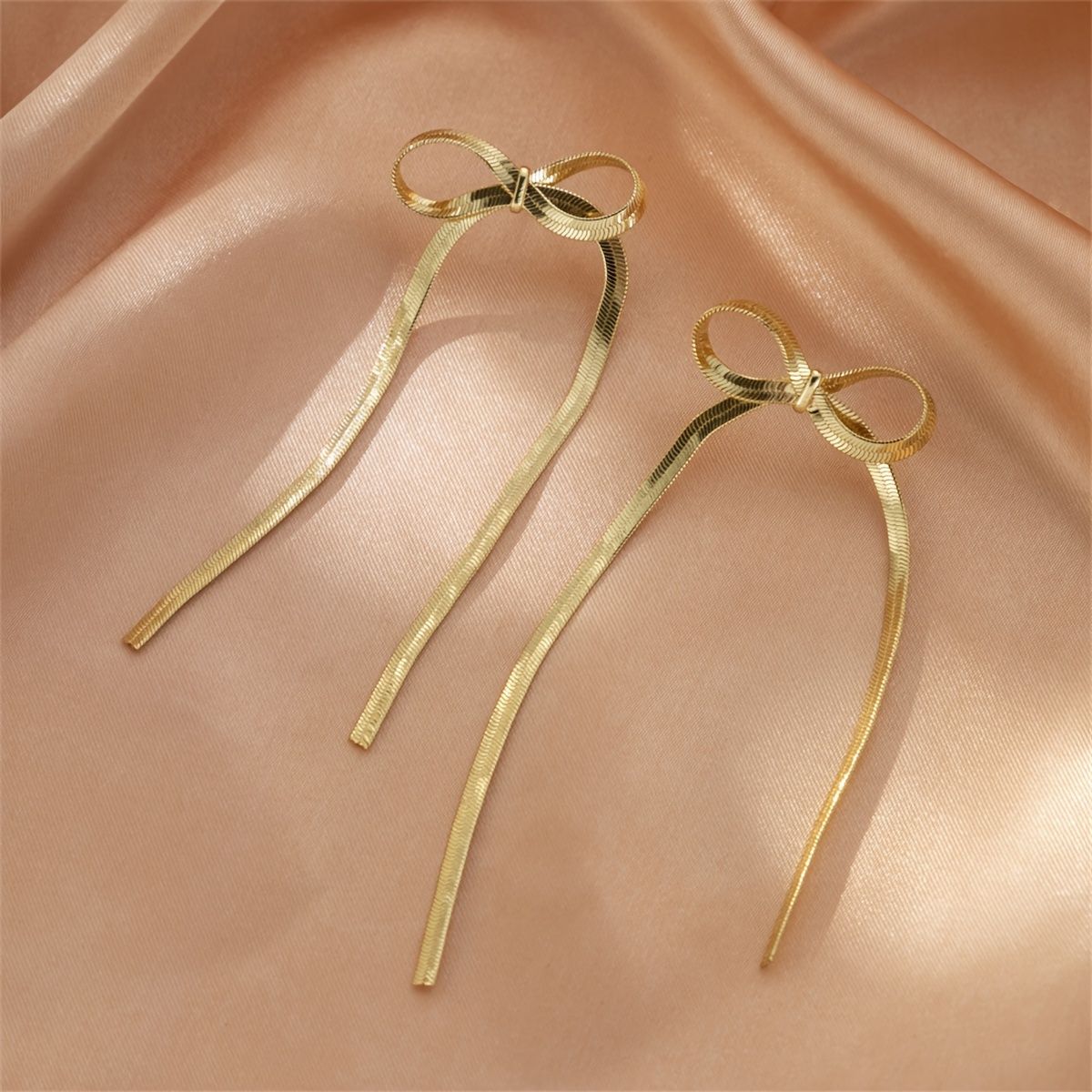LONG TALE BOW EARRING