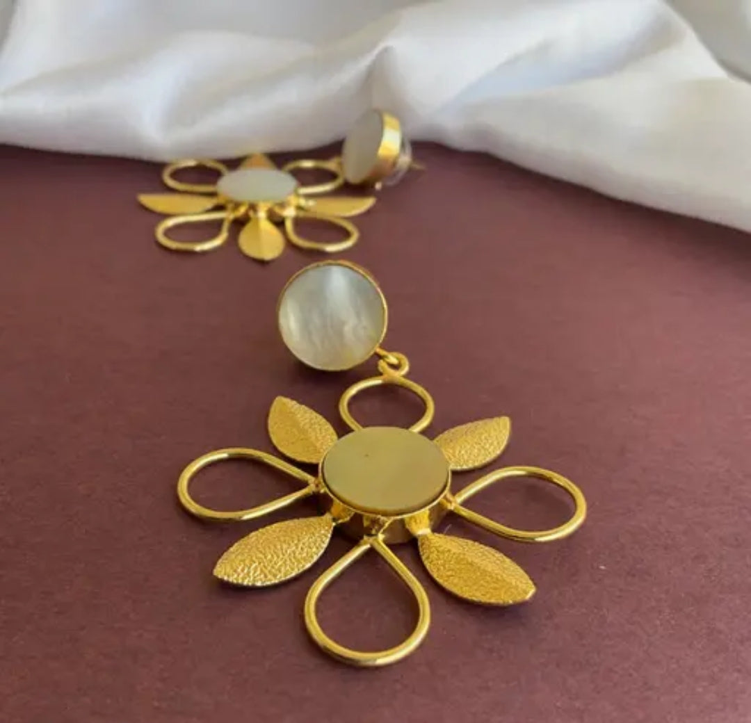 PEARL GOLD PLATED DANGLERS