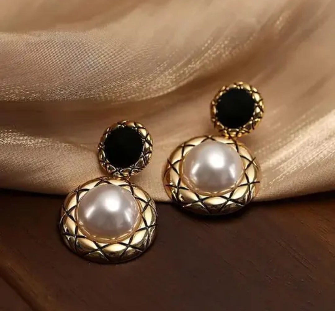 BLACK GOLD DROP EARRING