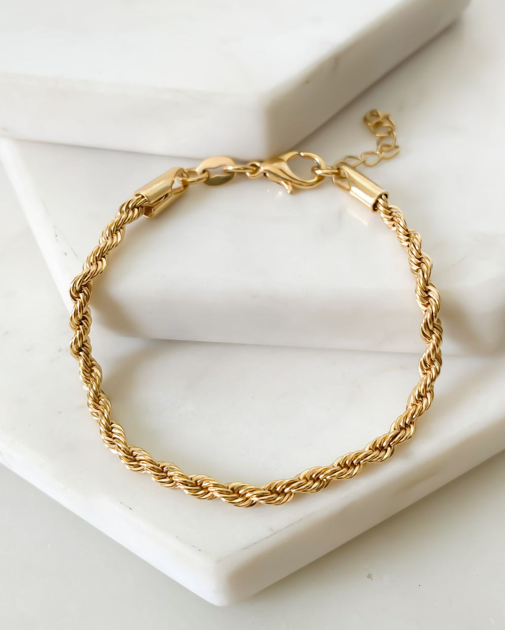 Elegant Gold Chain Bracelet