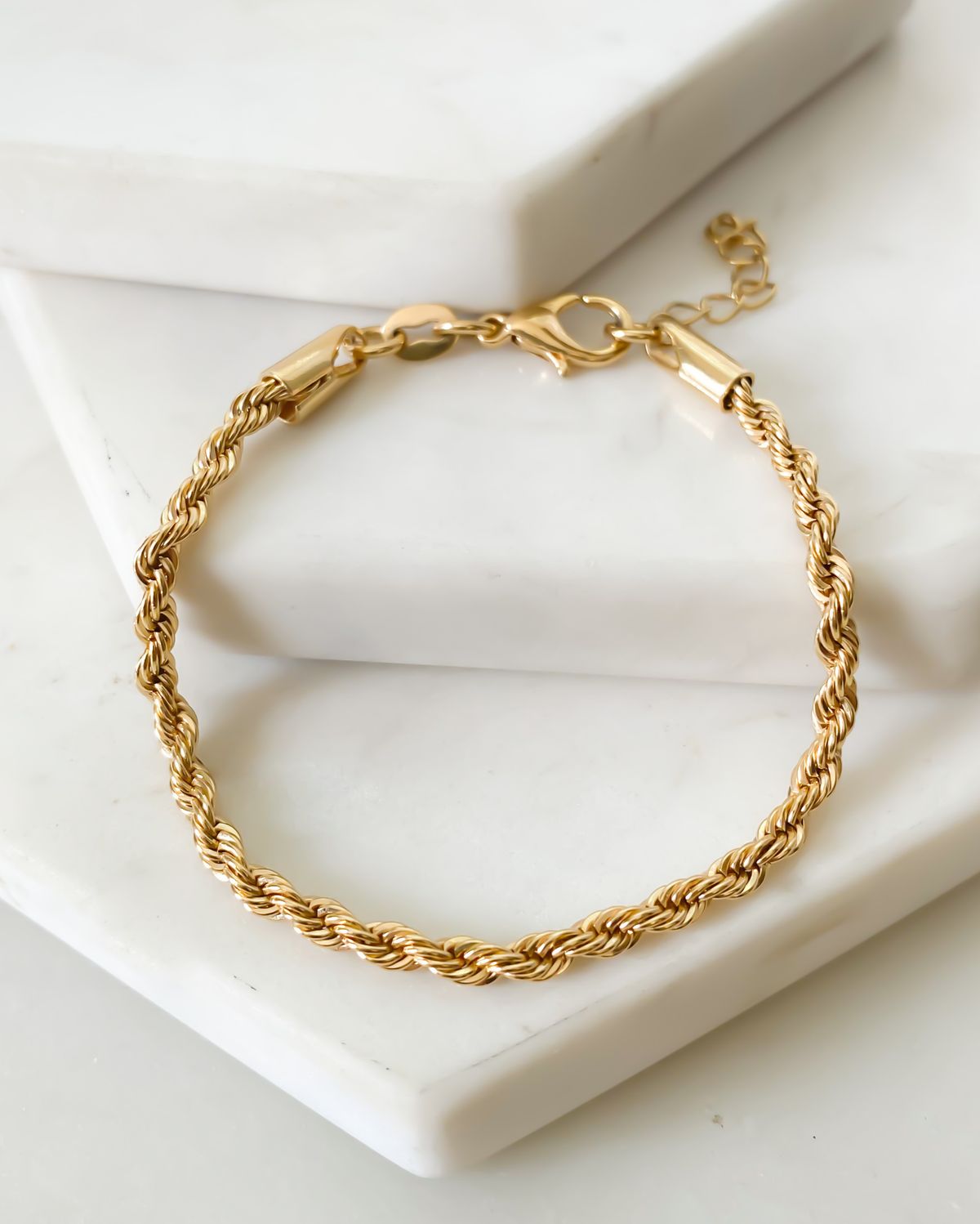 Elegant Gold Chain Bracelet