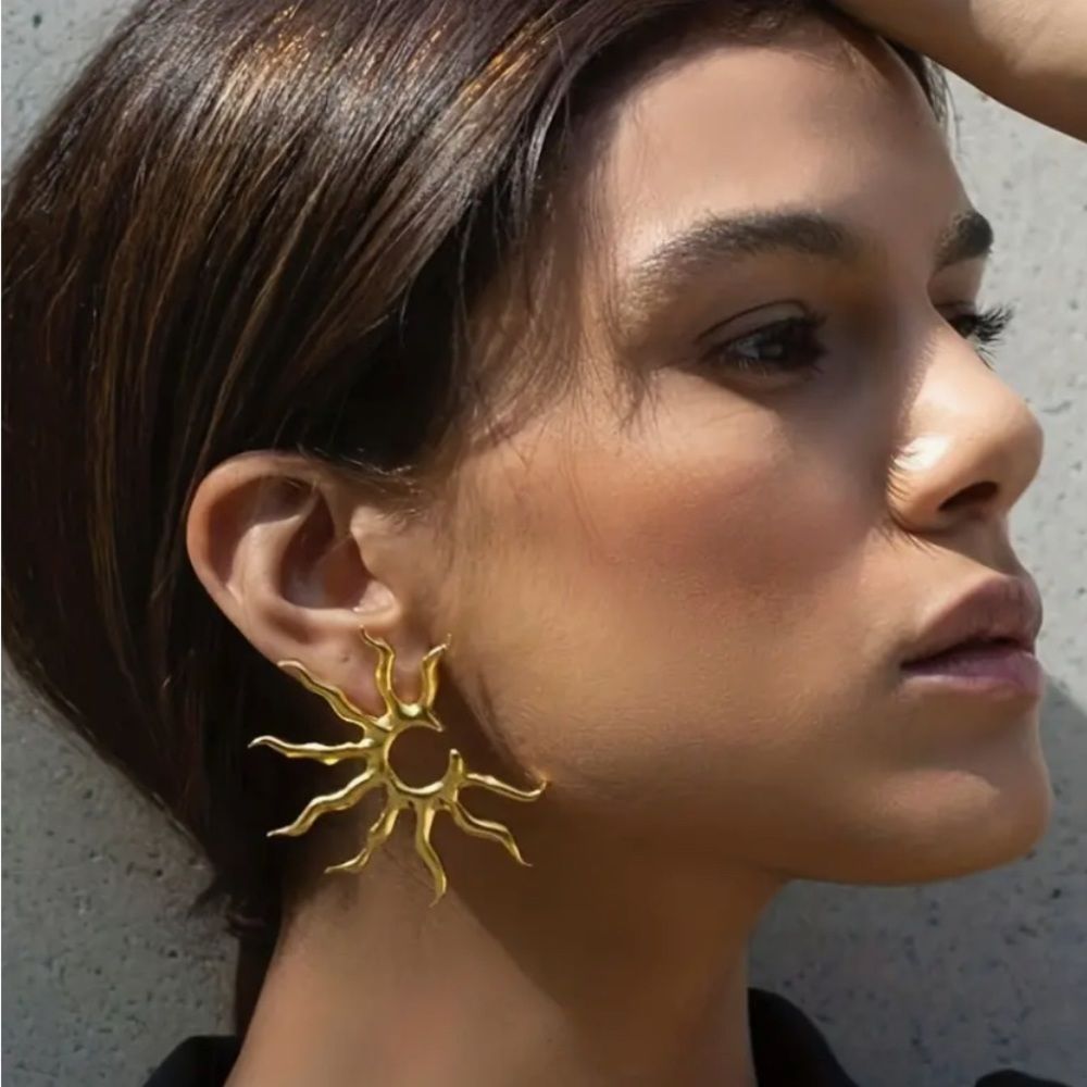 OVERSIZED STUD EARRINGS