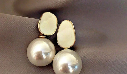 CIRCLE OF GREY PEARL DROP EARRINGS