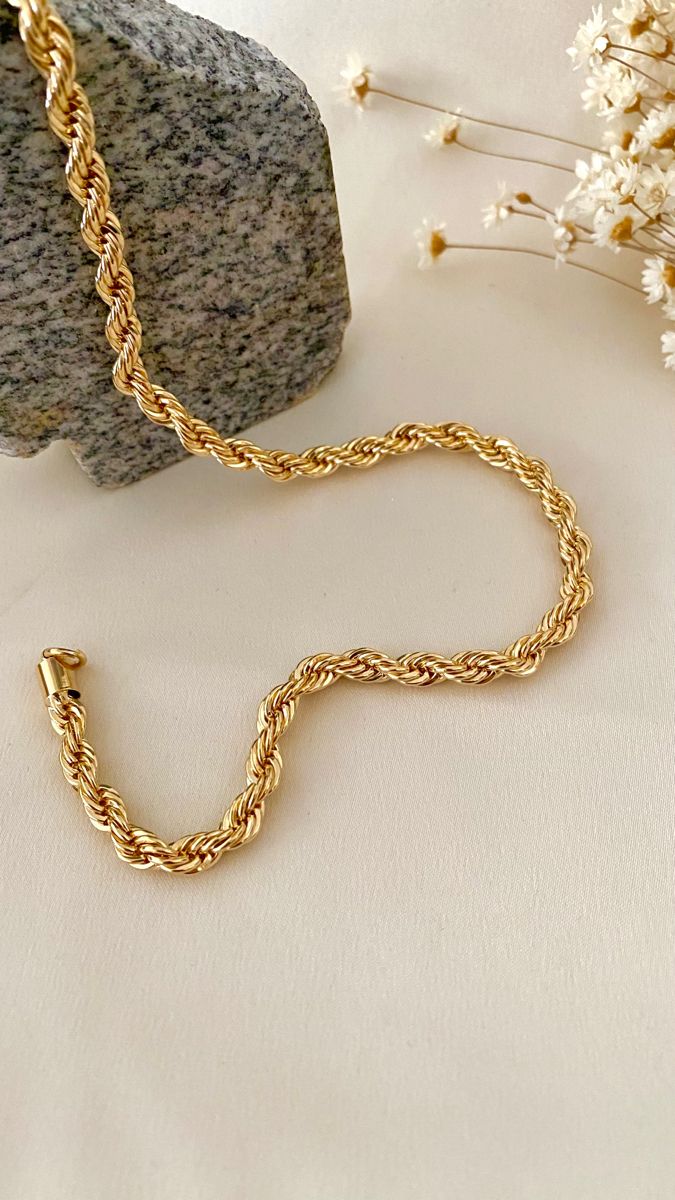 Elegant Gold Chain Bracelet