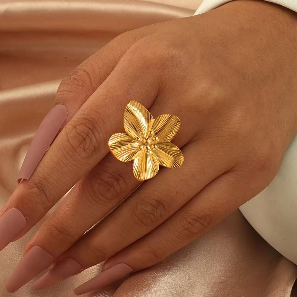 Petal Design Gold Ring
