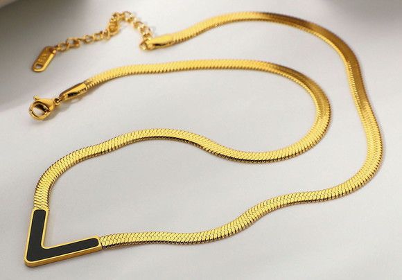 V SHAPE BLACK ENAMEL PENDANT NECKLACE