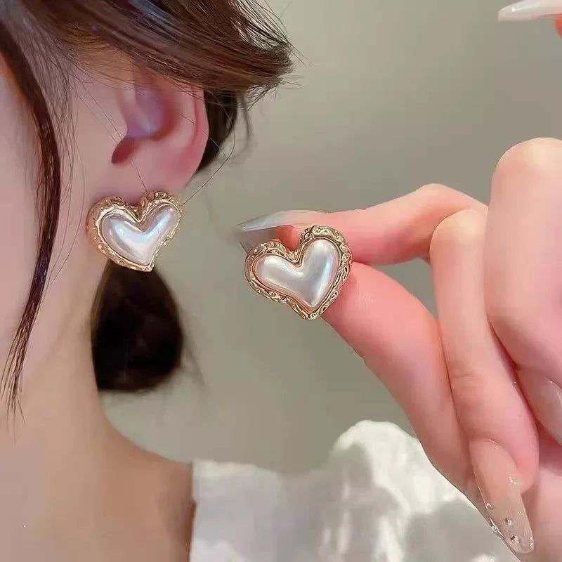 GOLDEN BOUNDARIES WITH WHITE HEART STUD