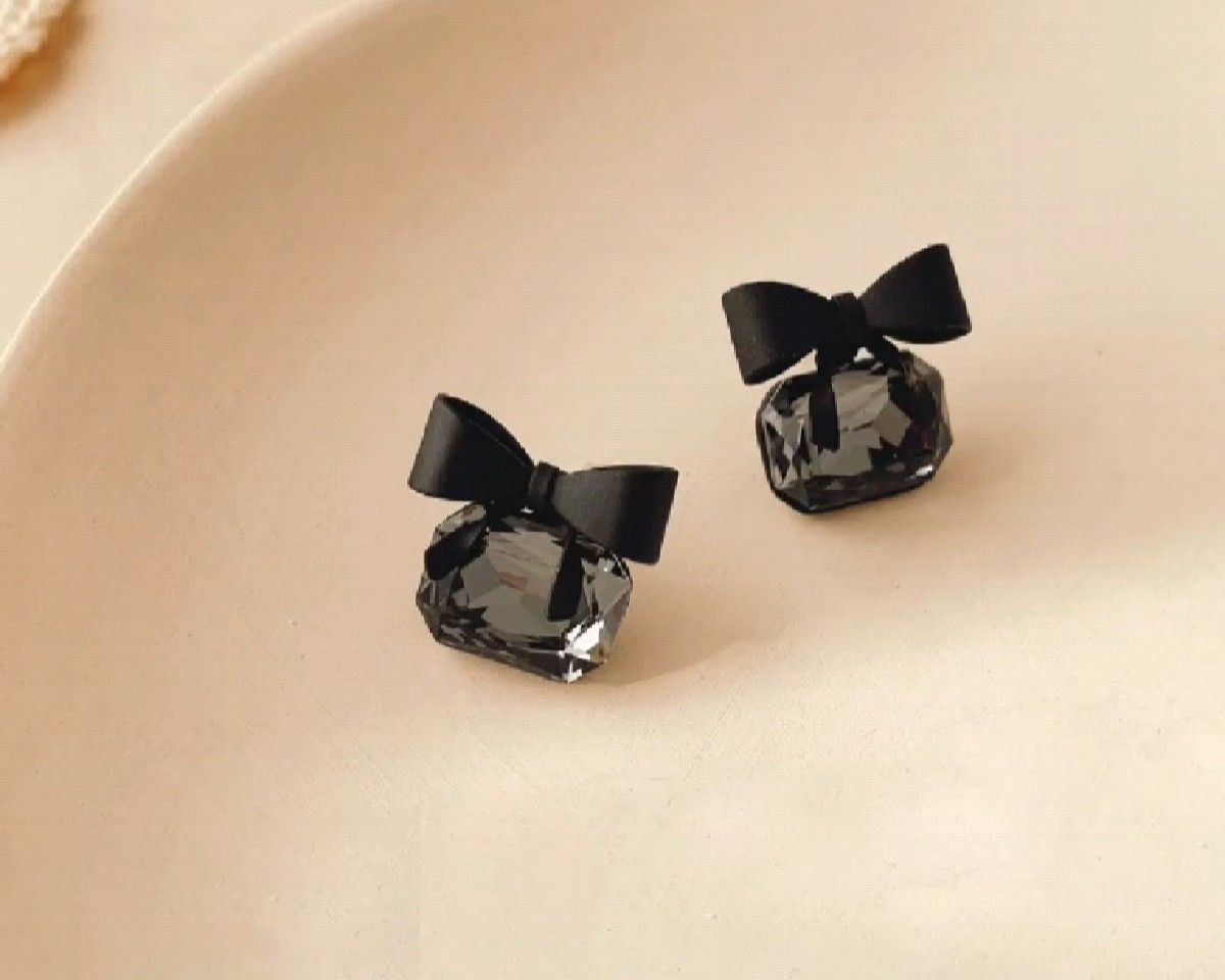 NOIR BOW STUD EARRINGS
