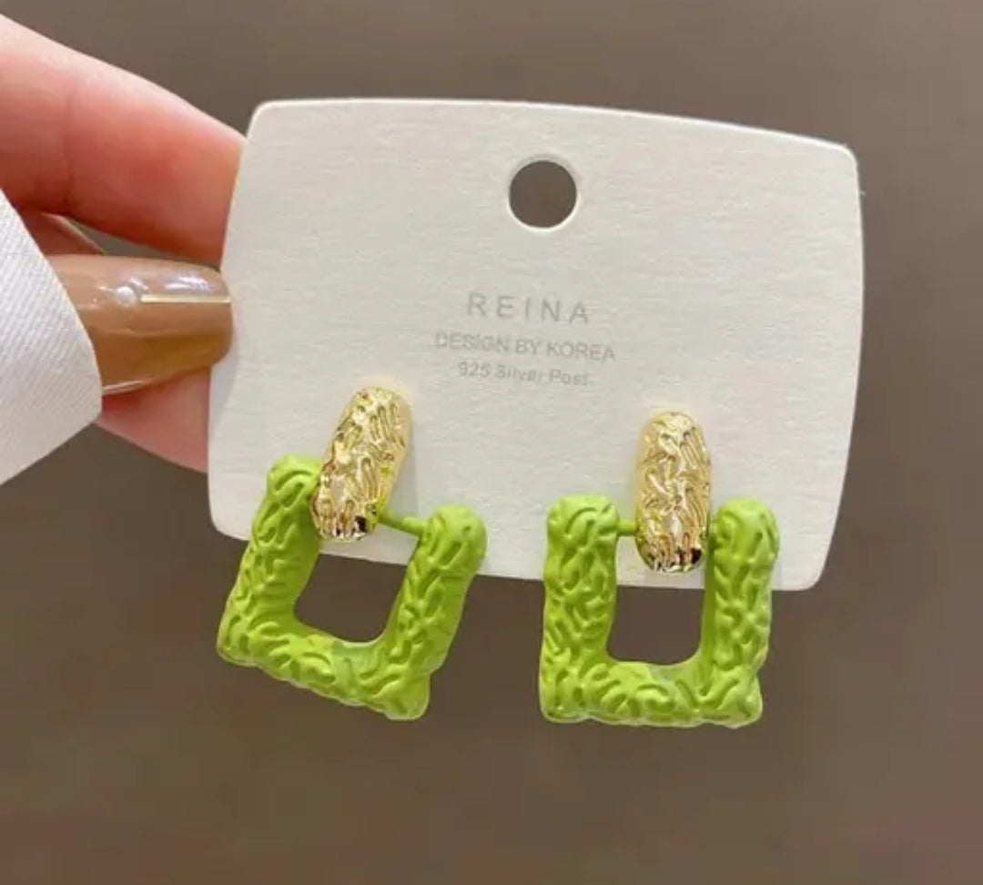 GREEN TEXTURED SQUARE EARRINGS