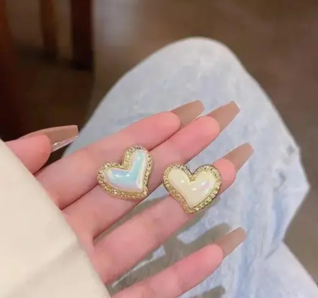 GOLDEN BOUNDARIES WITH WHITE HEART STUD