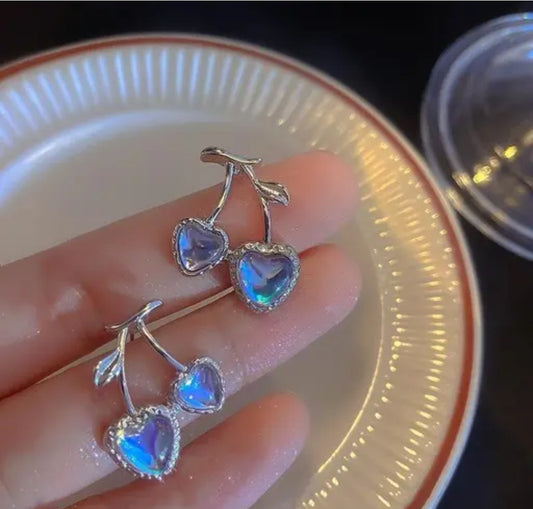 VINTAGE BLUE MOONSTONE EARRING