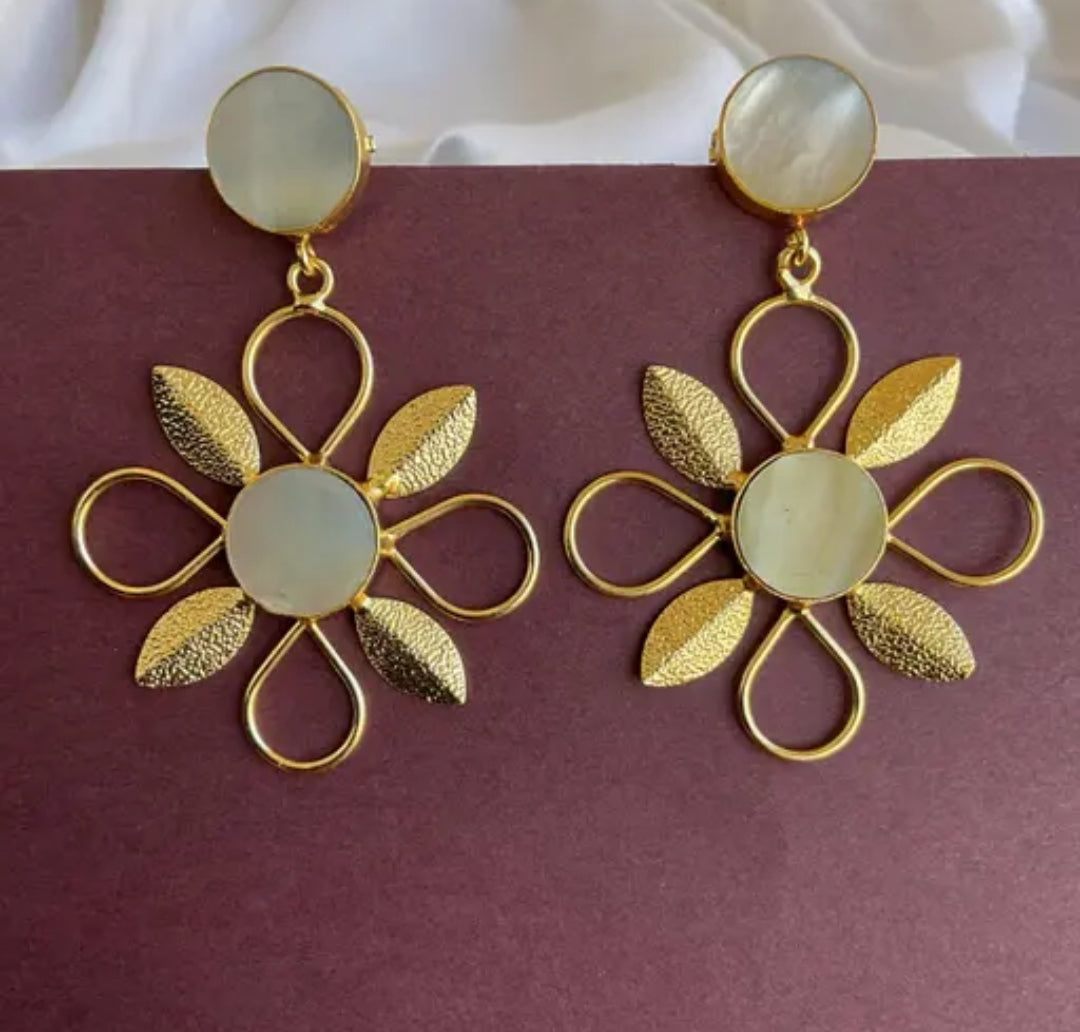 PEARL GOLD PLATED DANGLERS