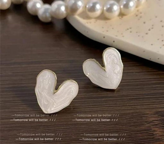 WHITE HEART STUD