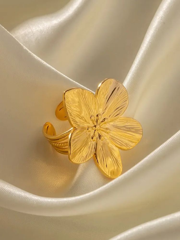 Petal Design Gold Ring
