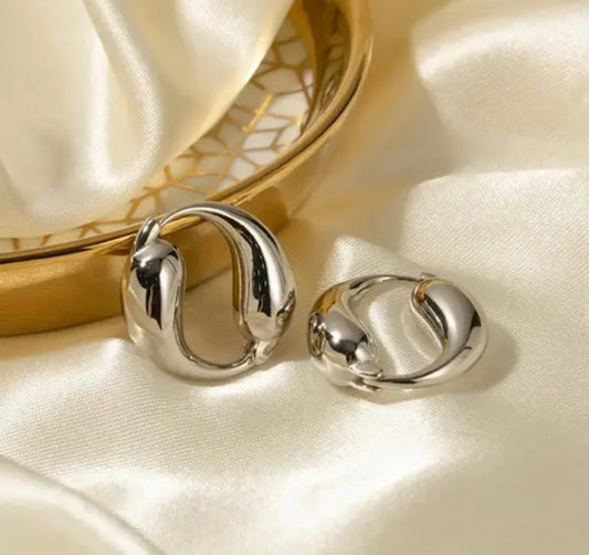 CRISS CROSS SILVER EARRING