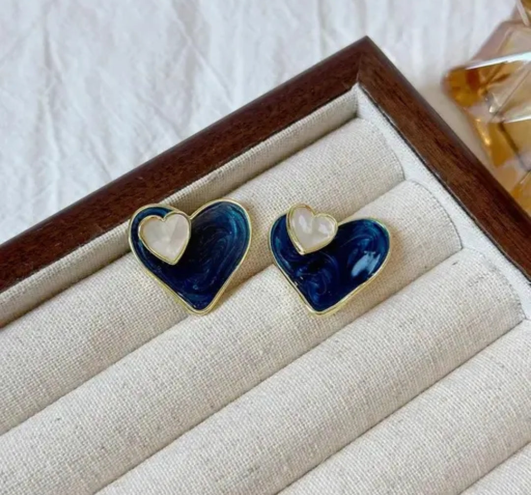 TRENDY BLUE HEART SHAPE STUD