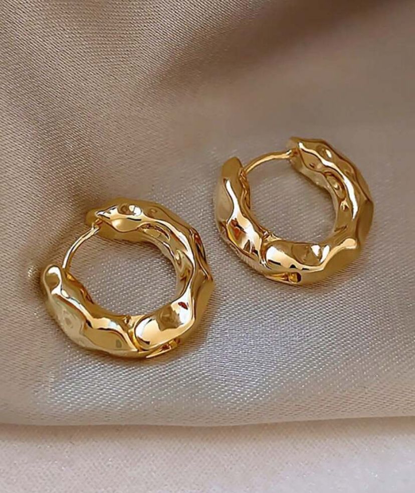 IRREGULAR CIRCLE BALI HOOP